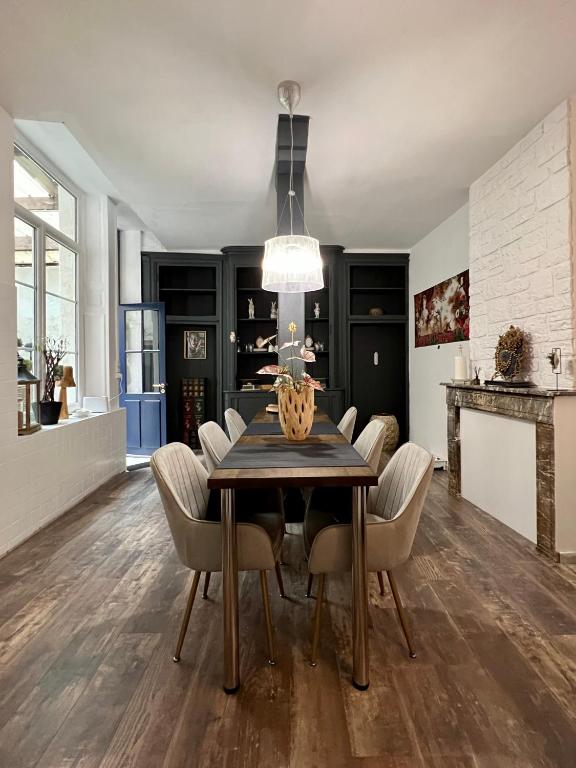 Fotografie z fotogalerie ubytování LA SUITE de NOTRE DAME au pied du CHATEAU FORT v destinaci Sedan