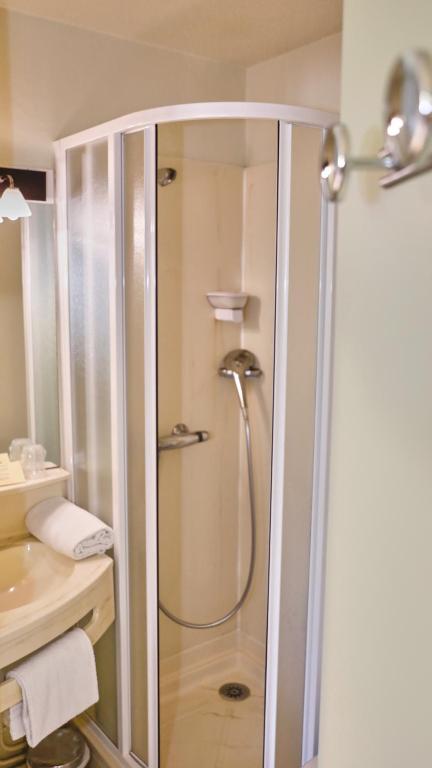 Koupelna v ubytování Brit Hotel Chambery