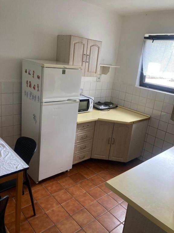 Kuchyň nebo kuchyňský kout v ubytování Churáňov Chatičky