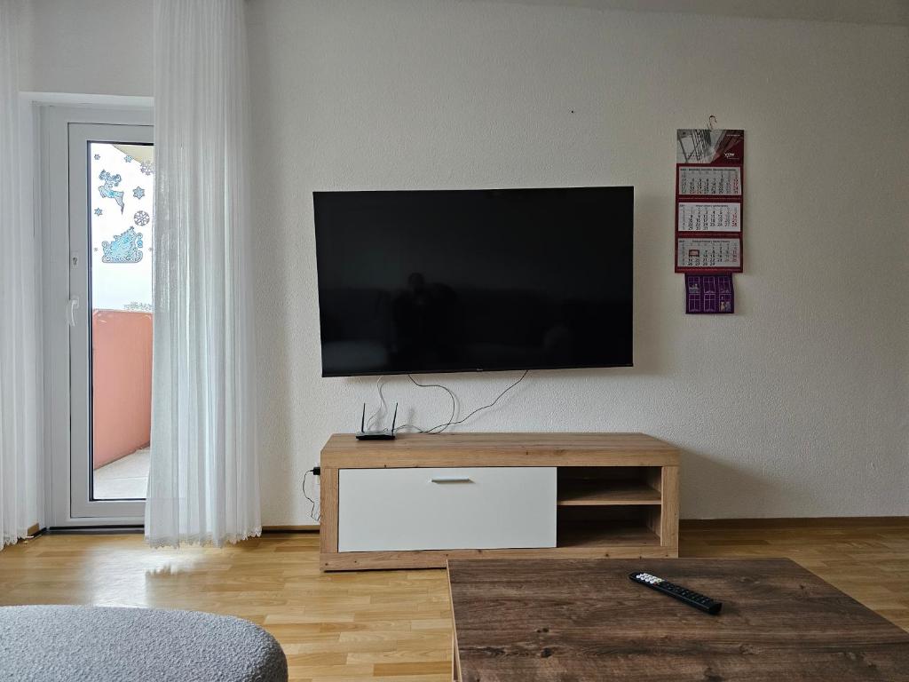Μια τηλεόραση ή/και κέντρο ψυχαγωγίας στο Maria ApartmenT4