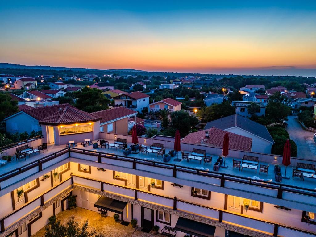 Východ nebo západ slunce při pohledu z bed and breakfast nebo okolí