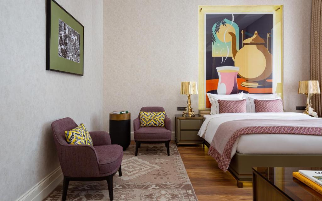 Postel nebo postele na pokoji v ubytování ART Gallery Hotel