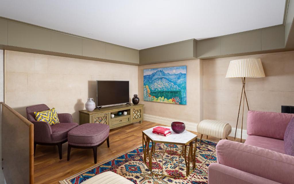 TV a/nebo společenská místnost v ubytování ART Gallery Hotel