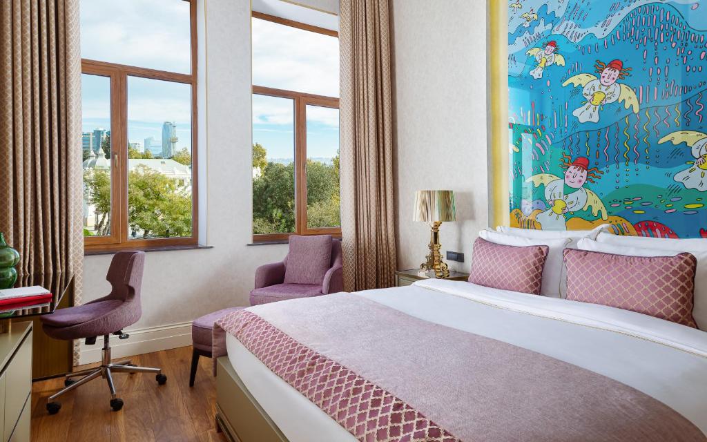 Postel nebo postele na pokoji v ubytování ART Gallery Hotel