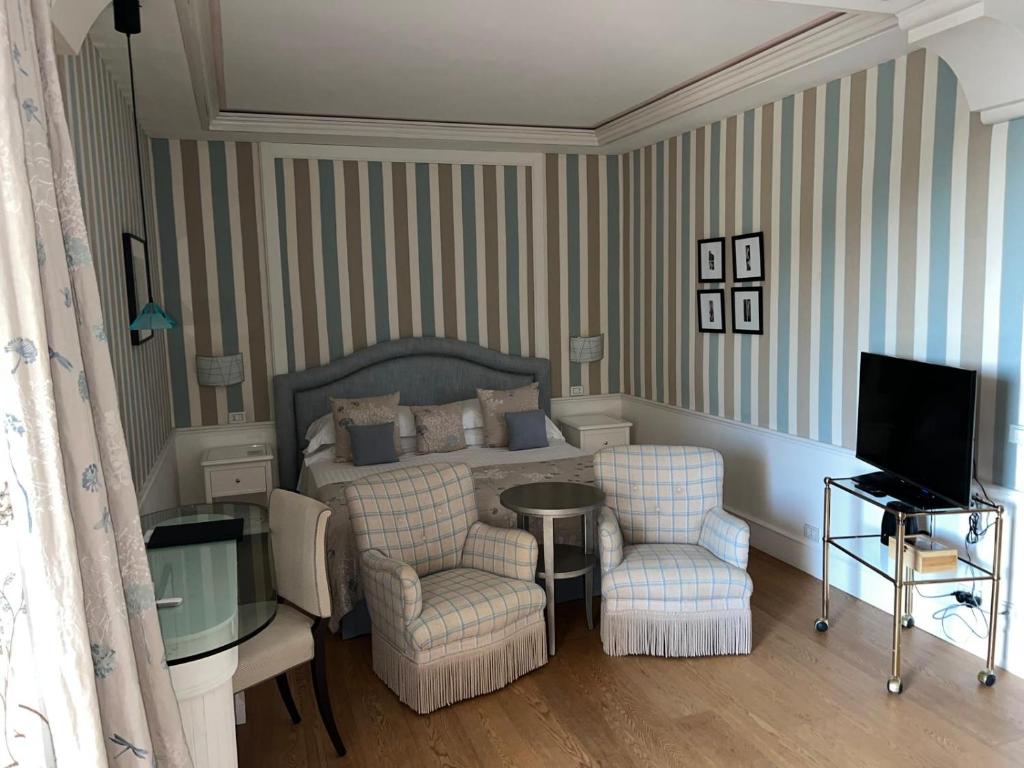 Телевизор и/или развлекательный центр в Cala del Porto Punta Ala - Preferred Hotels