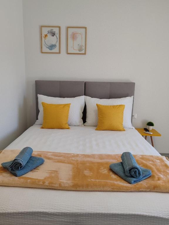 Postel nebo postele na pokoji v ubytování Apartments Kata