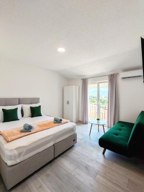 Postel nebo postele na pokoji v ubytování Apartments Kata