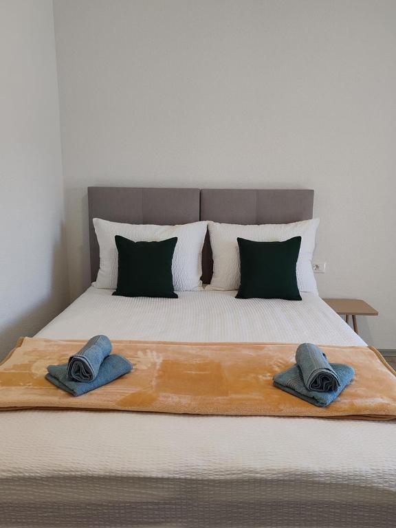 Postel nebo postele na pokoji v ubytování Apartments Kata