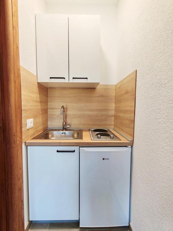 Kuchyň nebo kuchyňský kout v ubytování Apartments Kata