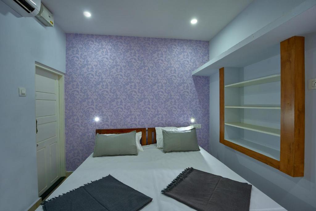 Postel nebo postele na pokoji v ubytování Panakal Residency, Fort Kochi