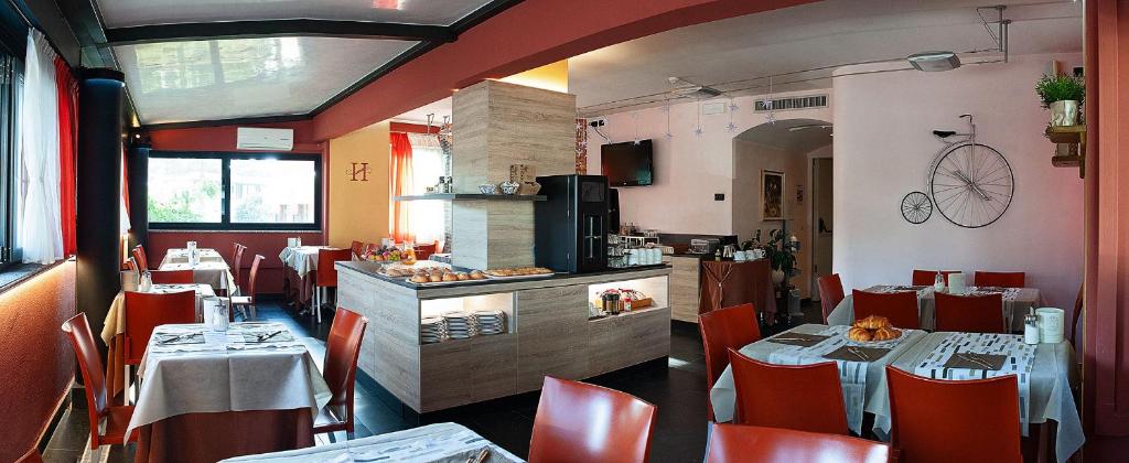 Kuchyň nebo kuchyňský kout v ubytování Hotel Savoia