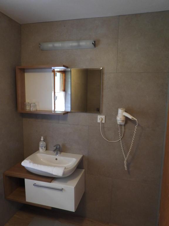 Kúpeľňa v ubytovaní Ferienhaus Oberlengau
