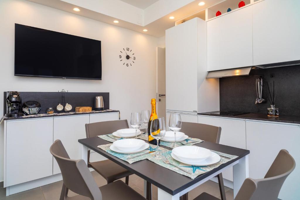 Kuchyň nebo kuchyňský kout v ubytování Etnabeach Apartament - Fondachello