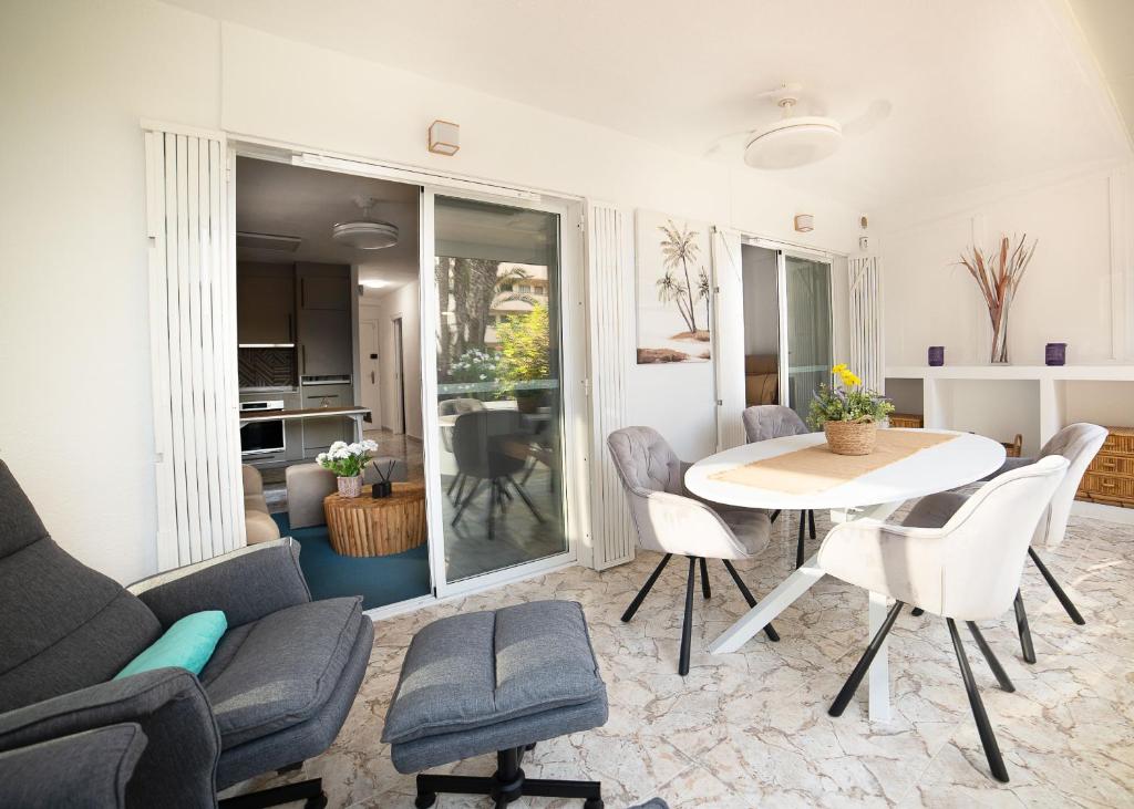 a living room with a table and chairs at Maison Miramar Cabo Cervera in Torrevieja
