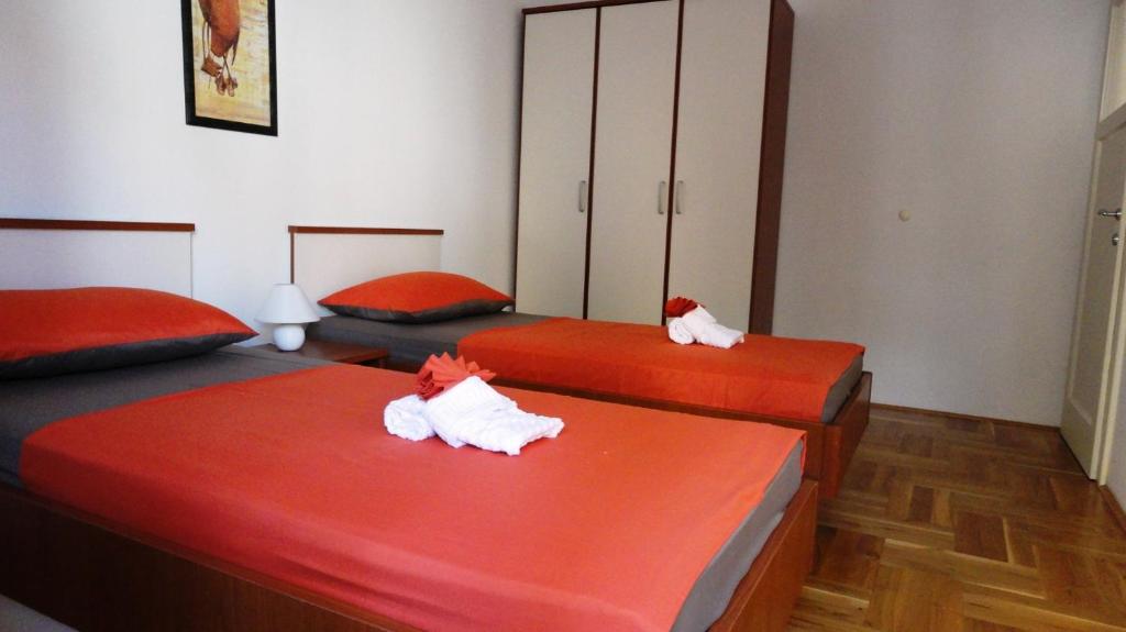 Postel nebo postele na pokoji v ubytování Luxurious Djuran Apartment
