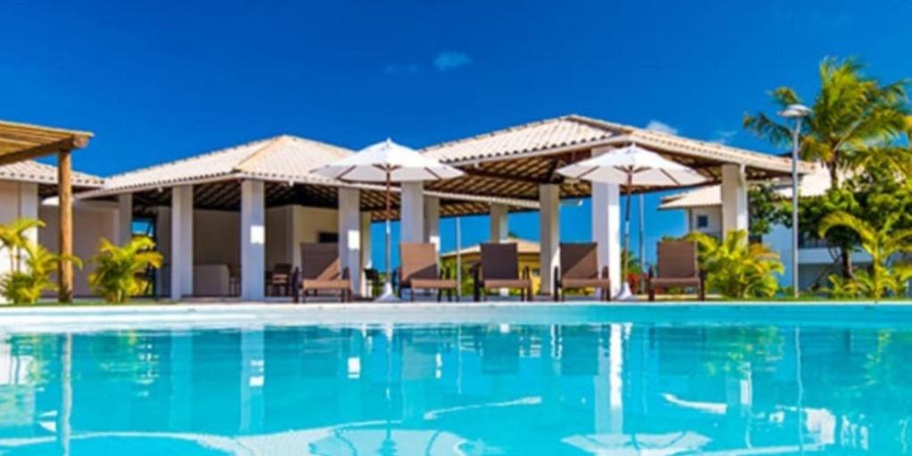 Bazén v ubytování Apto na Reserva Imbassaí nebo v jeho okolí