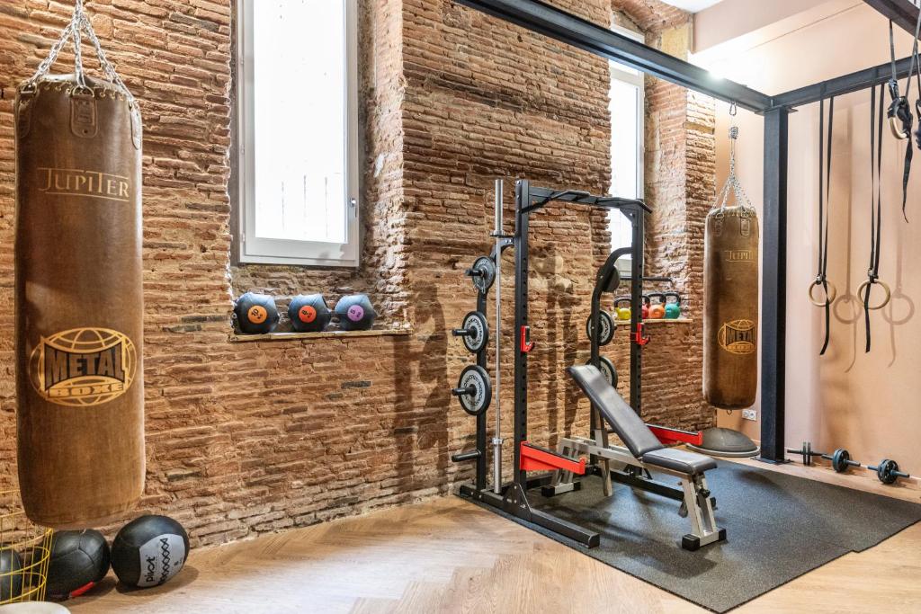 Fitness centrum a/nebo fitness zařízení v ubytování OVYO Hôtel