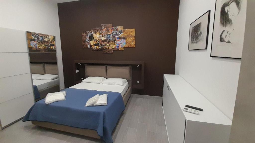 Ένα ή περισσότερα κρεβάτια σε δωμάτιο στο Caronda House 2