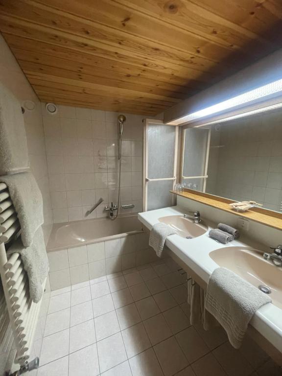 Koupelna v ubytování Hotel Edi
