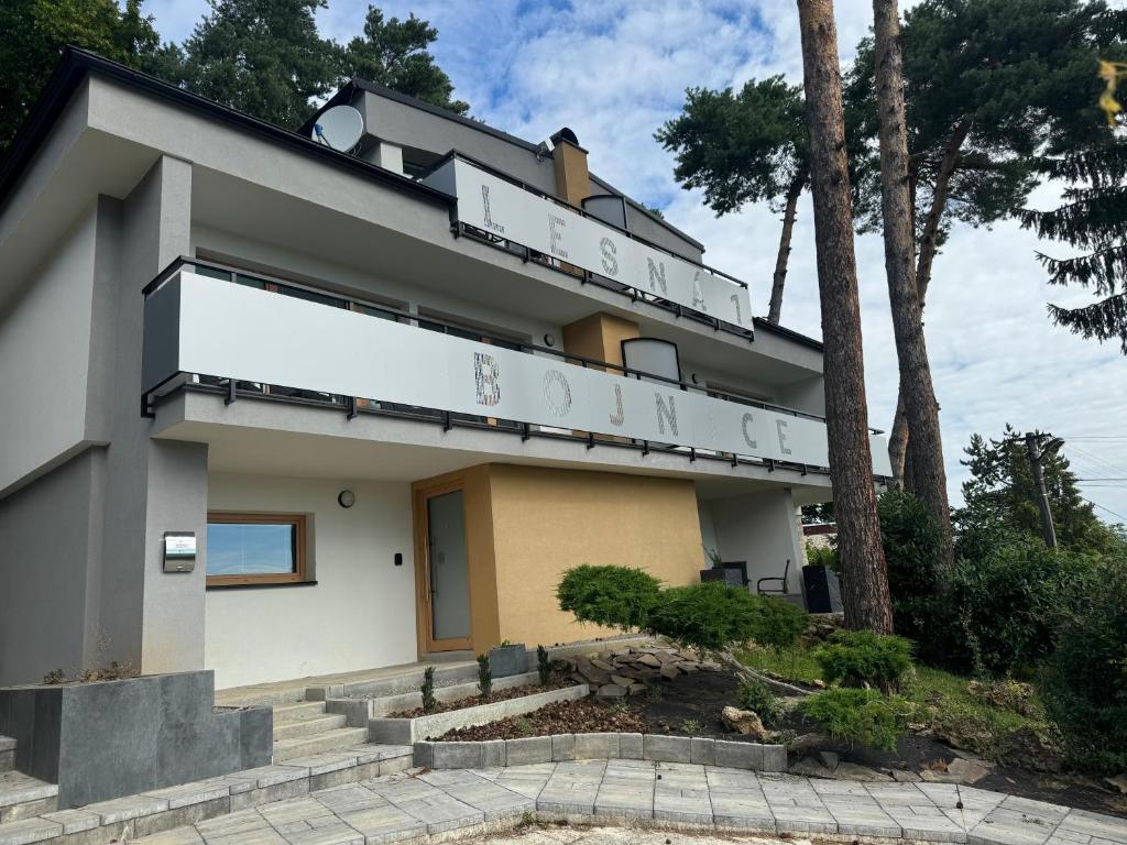 Budova, kde se apartmán nachází