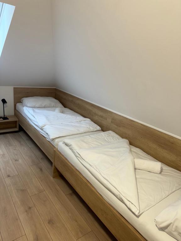 Postel nebo postele na pokoji v ubytování Apartmán Lesná 5, Bojnice
