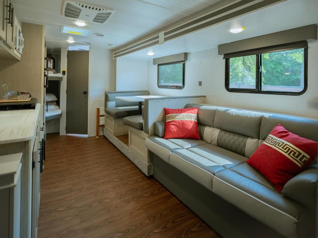 Posezení v ubytování Gramercy Village 山中湖 Glamping &Sauna