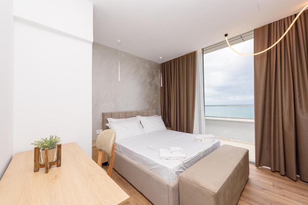 Postel nebo postele na pokoji v ubytování Sea & Sand Hotel