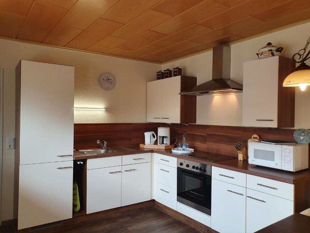 Kuchyň nebo kuchyňský kout v ubytování Ferienwohnung Picidae 55172