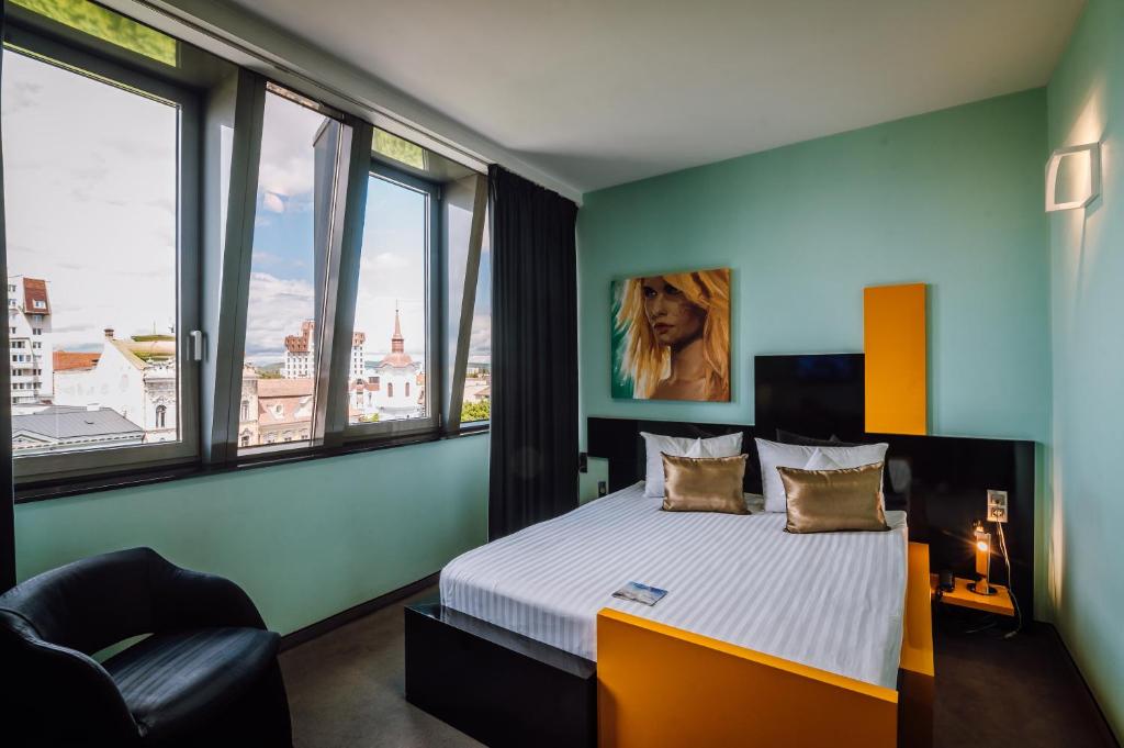 Postel nebo postele na pokoji v ubytování Plaza V Hotel
