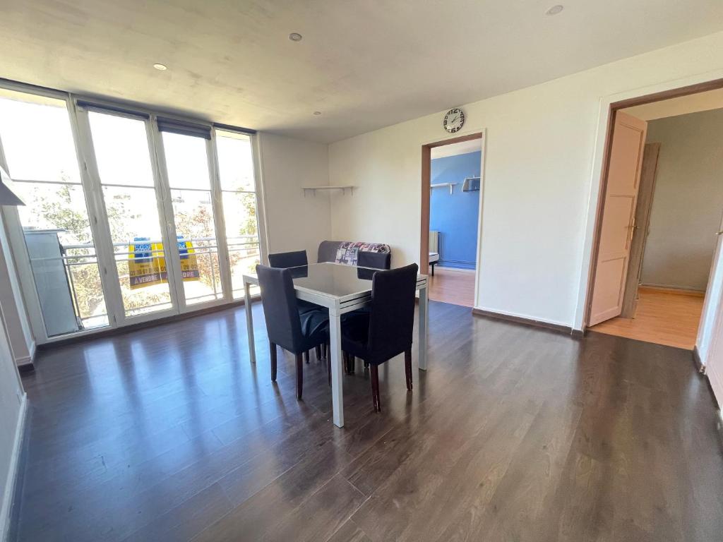 Photo de la galerie de l'établissement Superbe Grand appartement 3 chambres ! 12mn PARIS, à Bezons