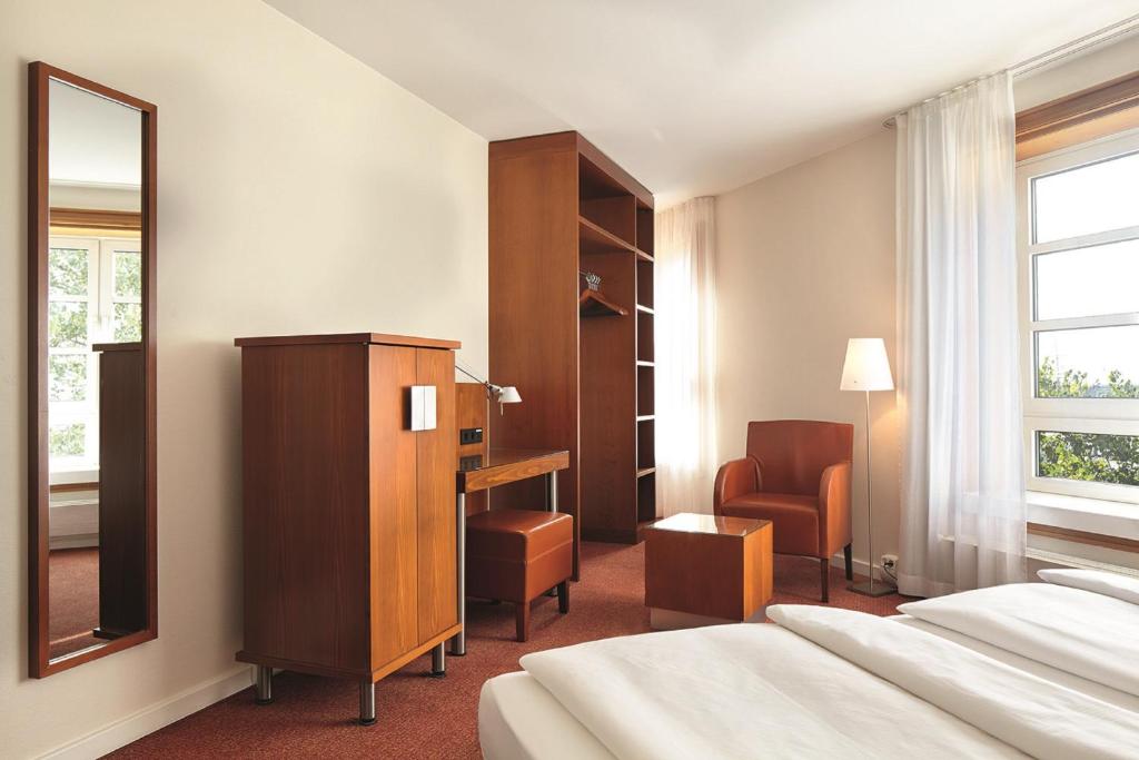 Postel nebo postele na pokoji v ubytování Hotel Hafen Hamburg
