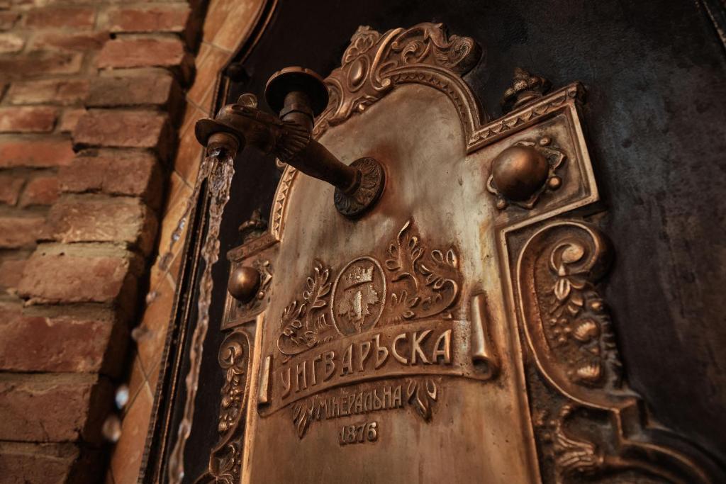 Certifikát, hodnocení, plakát nebo jiný dokument vystavený v ubytování UNGVARSKIY Thermal Hotel
