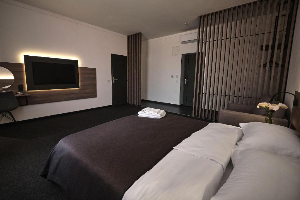 Postel nebo postele na pokoji v ubytování UNGVARSKIY Thermal Hotel