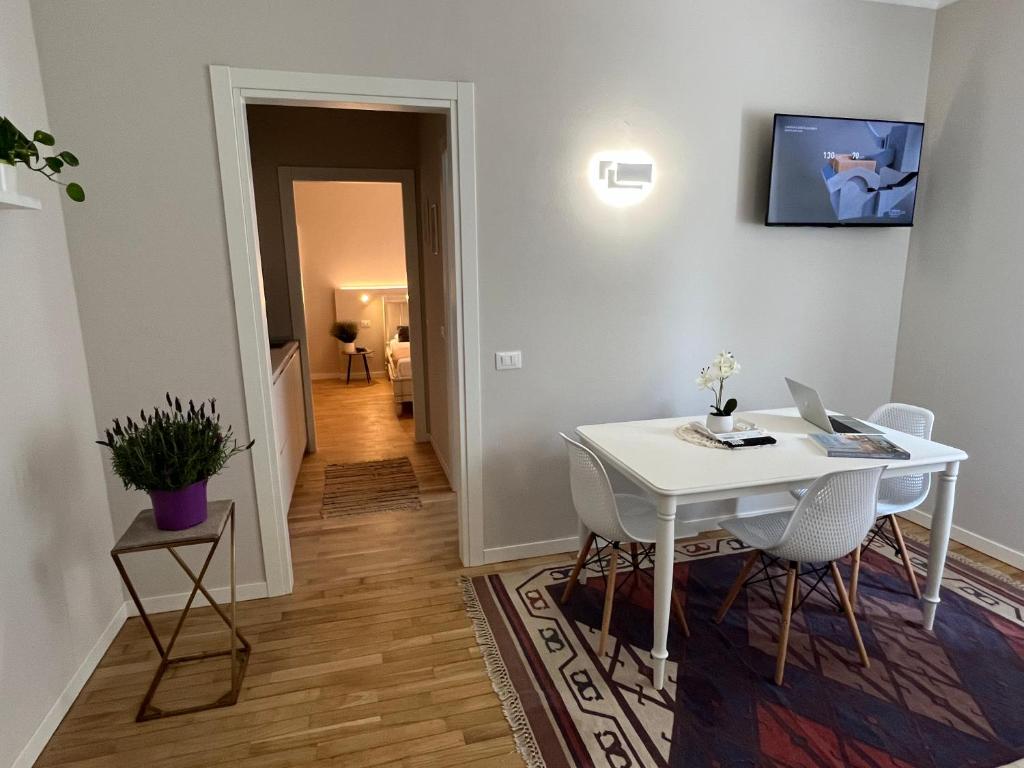 TV a/nebo společenská místnost v ubytování Garda Flow Holiday Home