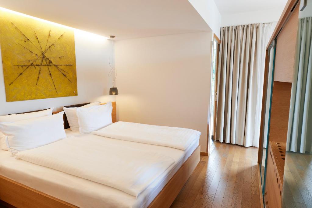 Postel nebo postele na pokoji v ubytování Steigenberger Hotel & Spa Krems