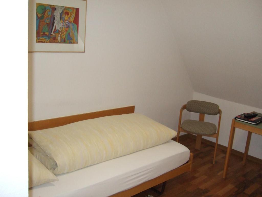 Postel nebo postele na pokoji v ubytování Gasthaus zur Sonne