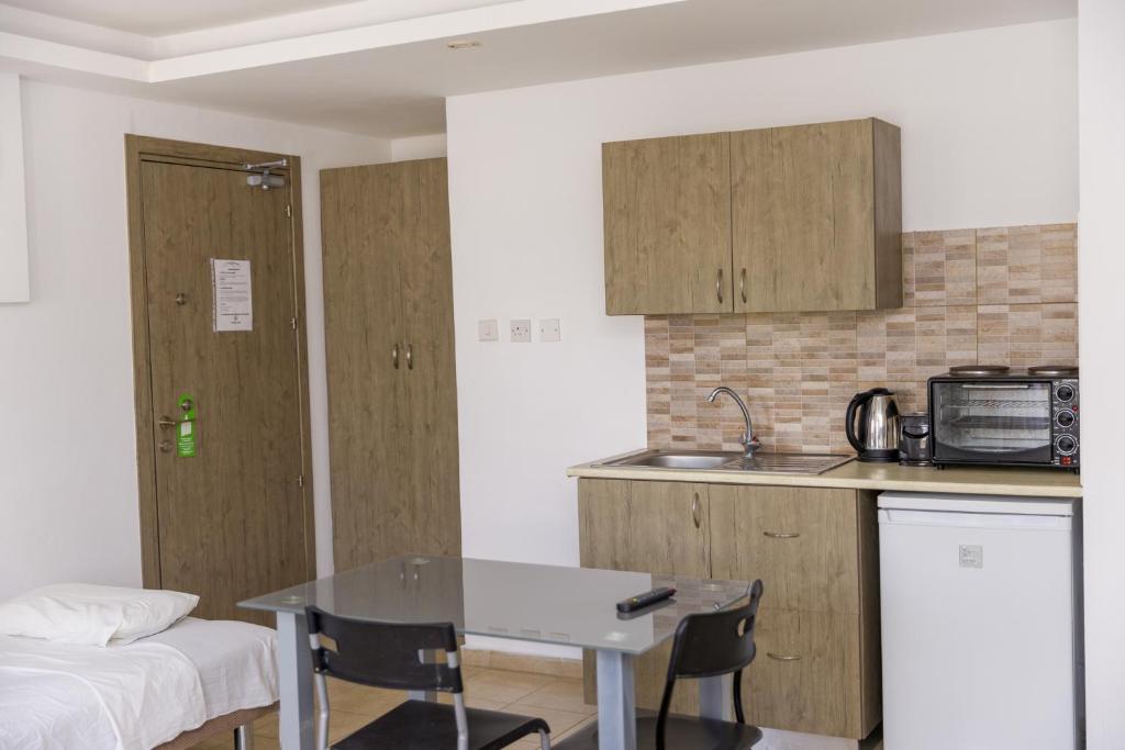 Kuchyň nebo kuchyňský kout v ubytování Alecos Hotel Apartments