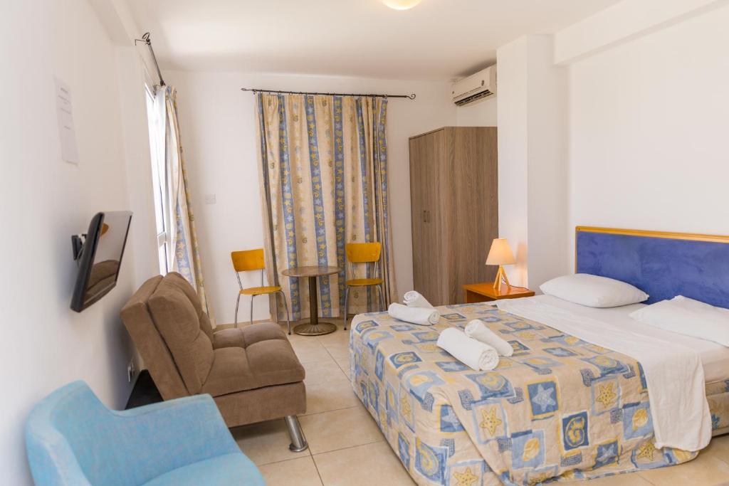 Postel nebo postele na pokoji v ubytování Alecos Hotel Apartments