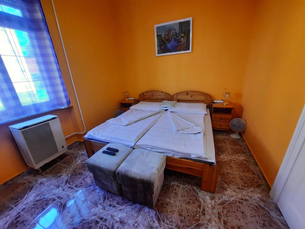 Posteľ alebo postele v izbe v ubytovaní Glória apartman
