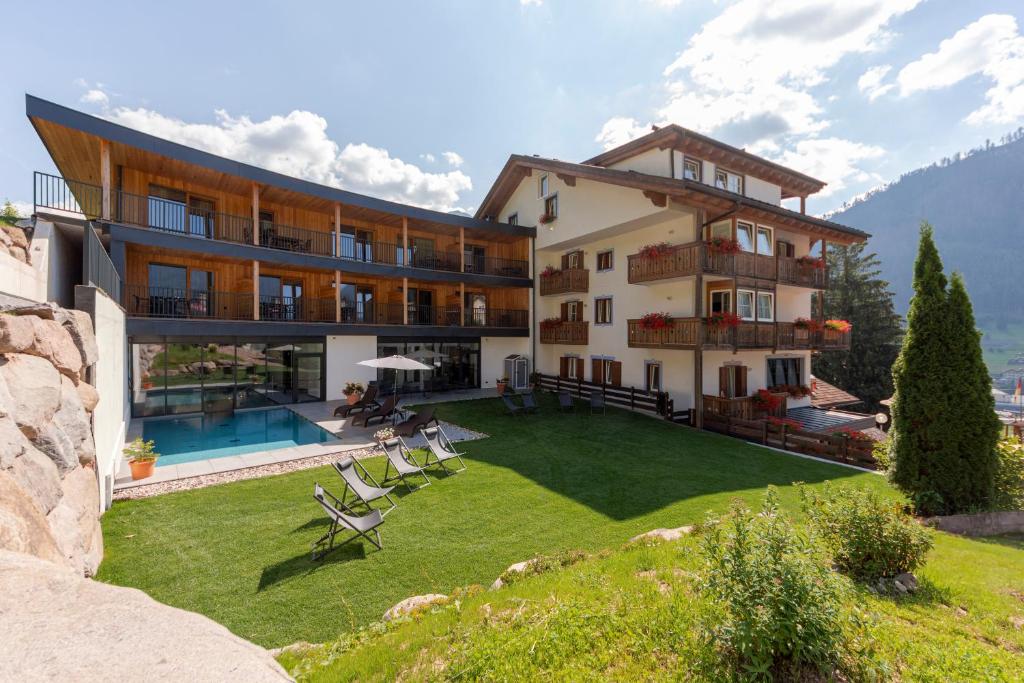 Nespecifikovaný výhled na hory nebo výhled na hory při pohledu z hotelu