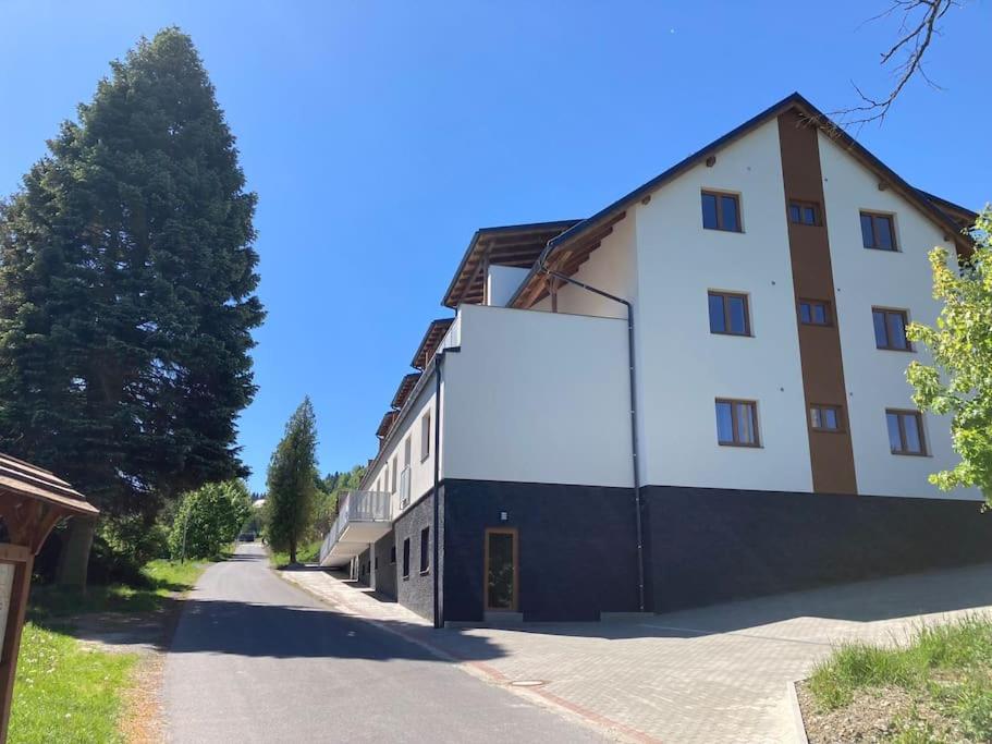 Budova, kde se apartmán nachází