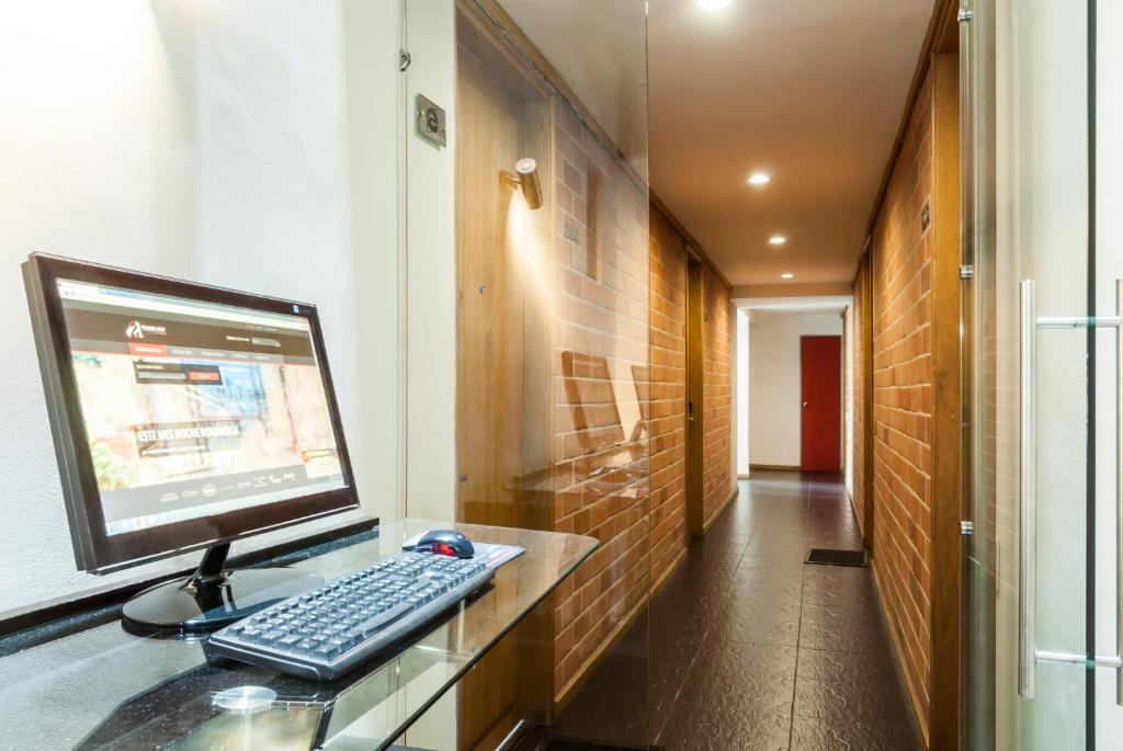Travelers Orange Suites