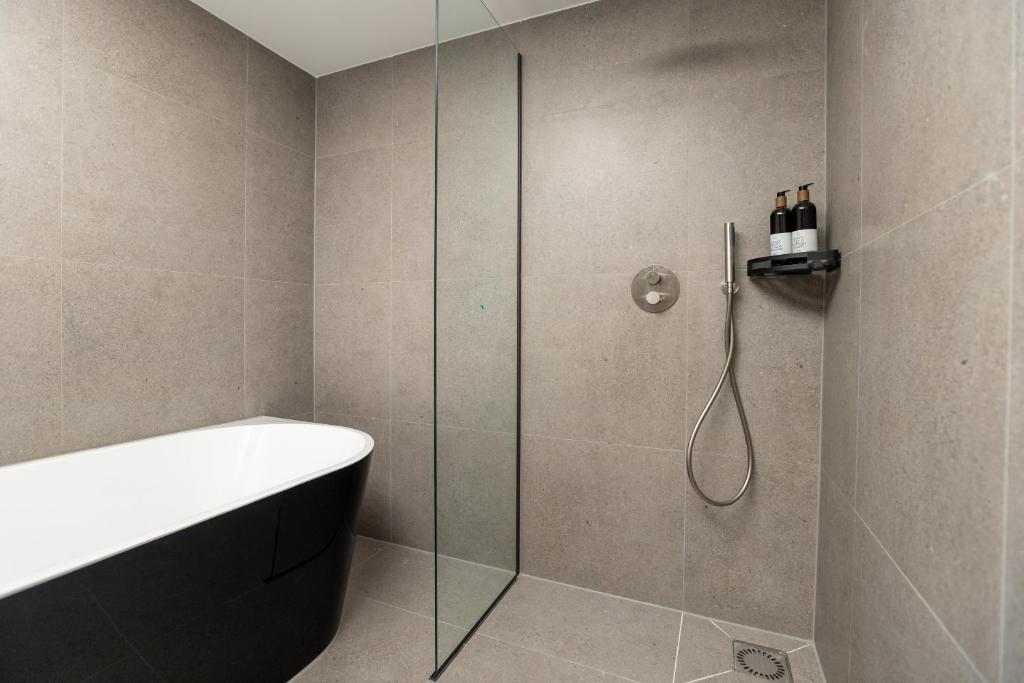 Hotel Twenty-Three Amsterdam Airport - Deluxe Double Room With Bath