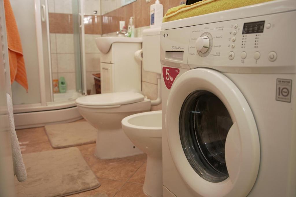 A bathroom at Hedgehog's Home - Ježeva kućica Free Parking