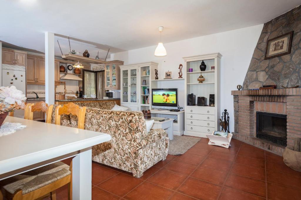 A television and/or entertainment centre at La Buenaventura del Tiétar