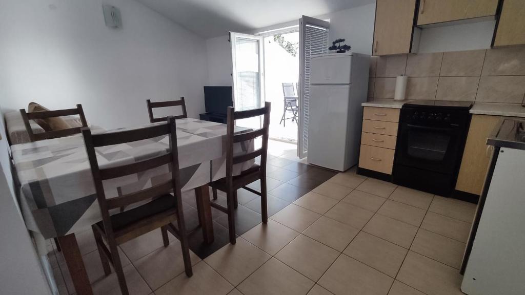 Zdjęcie z galerii obiektu Apartments Klanac w mieście Tkon