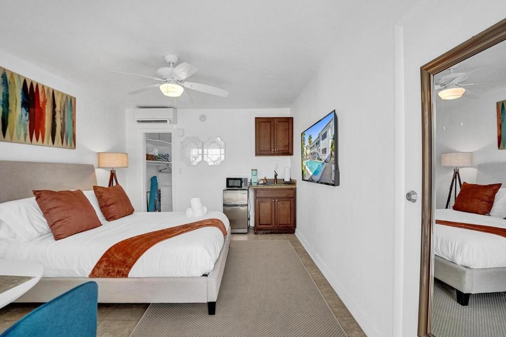 Waves On Desoto 1- Bedroom Rental Unit With Pool - Doble Estudio De Lujo