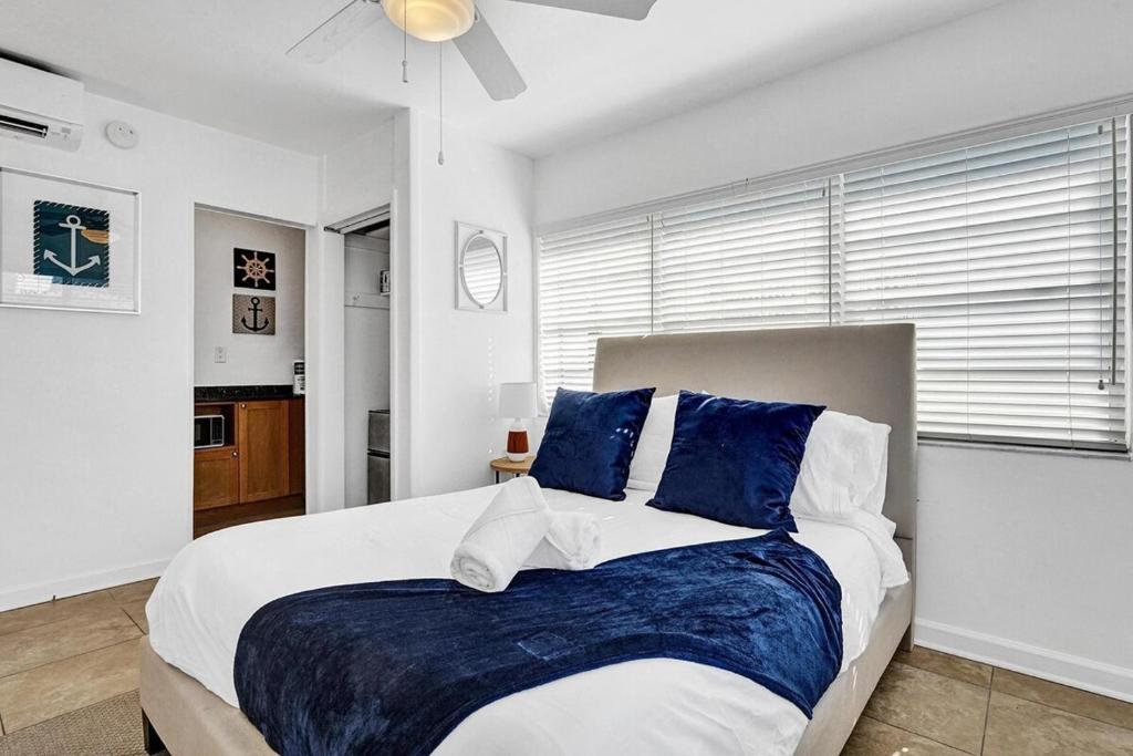 Waves On Desoto 1- Bedroom Rental Unit With Pool - Doble Estudio De Lujo