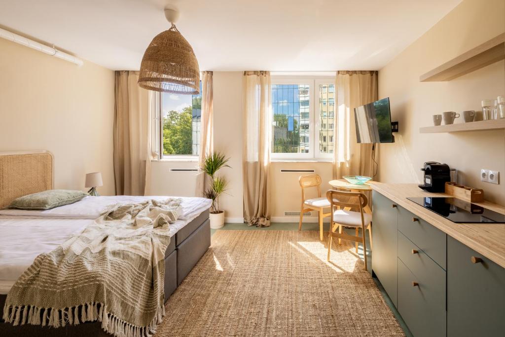 Four Seasons Old Town - Spring - Housity