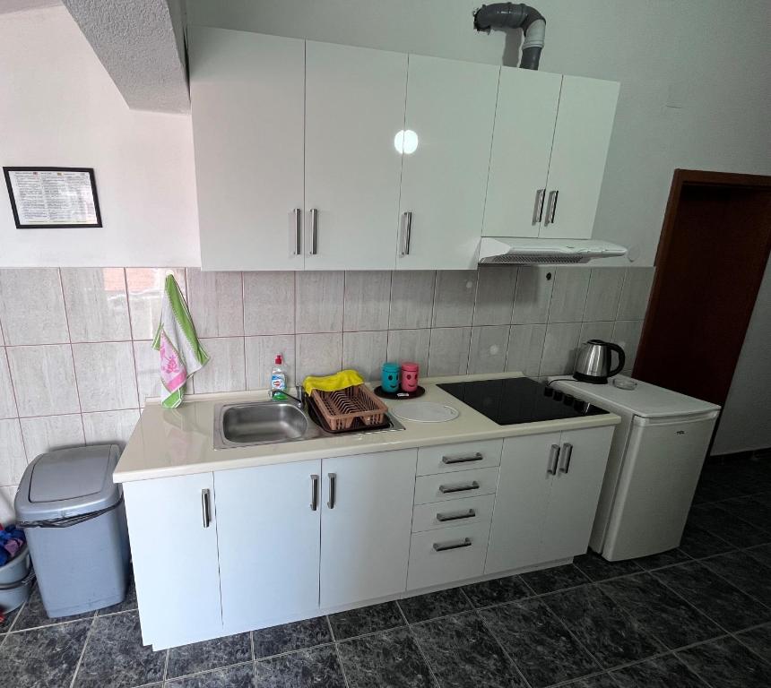 Kuchyň nebo kuchyňský kout v ubytování Saraj appartments